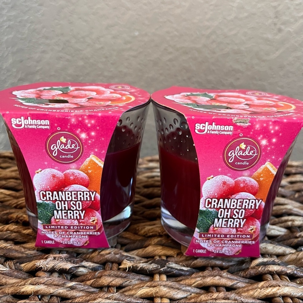 2 brand new in packaging glade “cranberry oh so merry” limited edition
